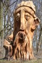 DSC 0409 Strażnik Lasu rzeźba z najstarszego uschłego dębu w parku Krynice